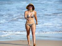 Hilary Duff Paparazzi Bikini Beach Set Leaked