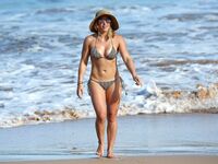 Hilary Duff Paparazzi Bikini Beach Set Leaked