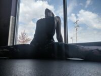 HUGE photo leak of early RoseThorneQOS photos